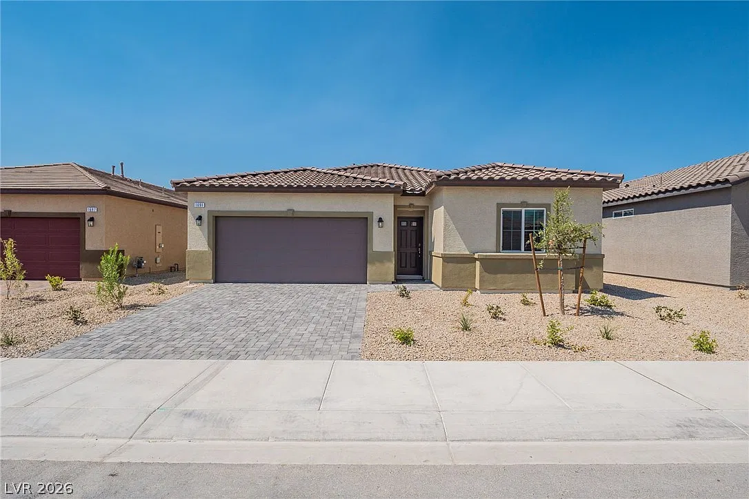 4 bed, 2.0 bath, 1824 sqft, $2,400 — Photo 1