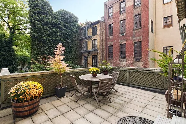 Sold by Sotheby's International Realty | media 6