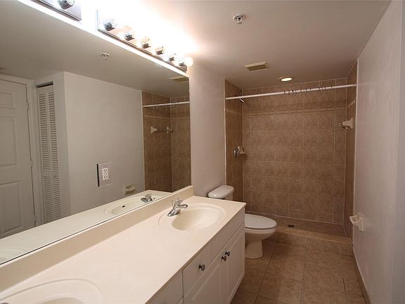 5th image of 619 E Sheridan St APT 302