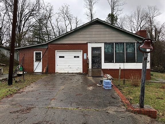 3rd image of 326 Cedar Ct