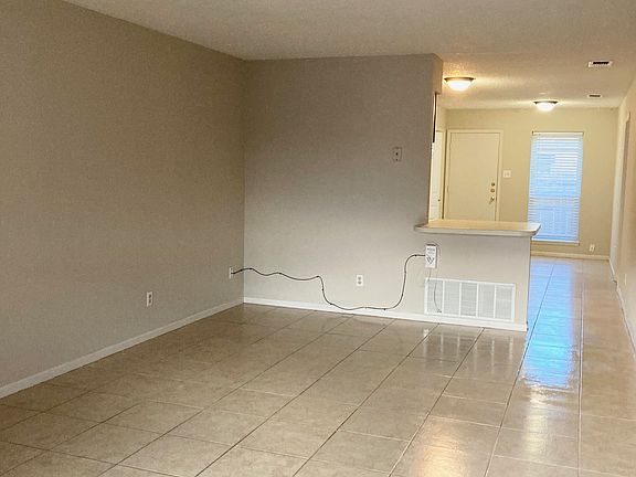 5th image of 733 Chaparral Cir