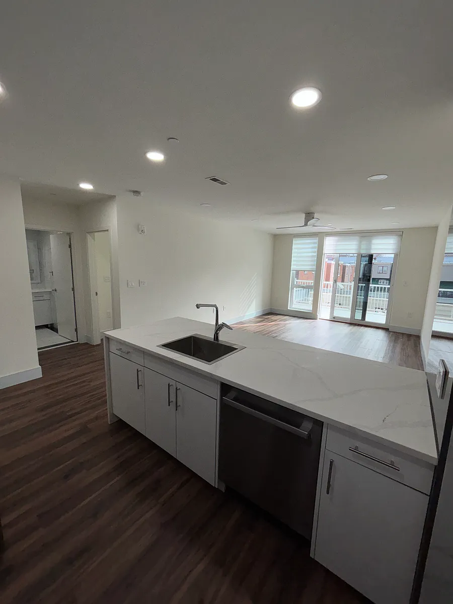 Building Photo - 4910 Spruce St #212