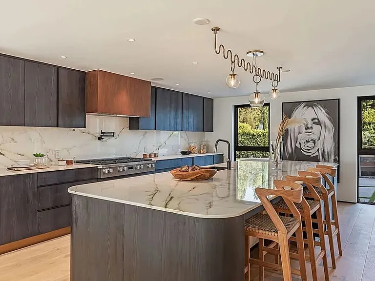 1271 Sunset Plaza Dr — Photo 11