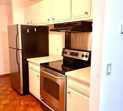 5th image of 2745 Upland Ct N