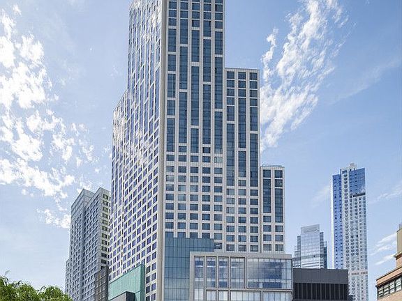 5th image of 10 City Pt APT 20R