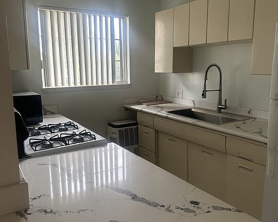 3rd image of 1001 Hammond St #5