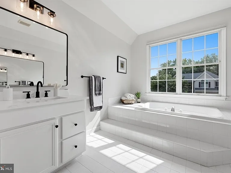 22806 Oatlands Grove Pl — Photo 48