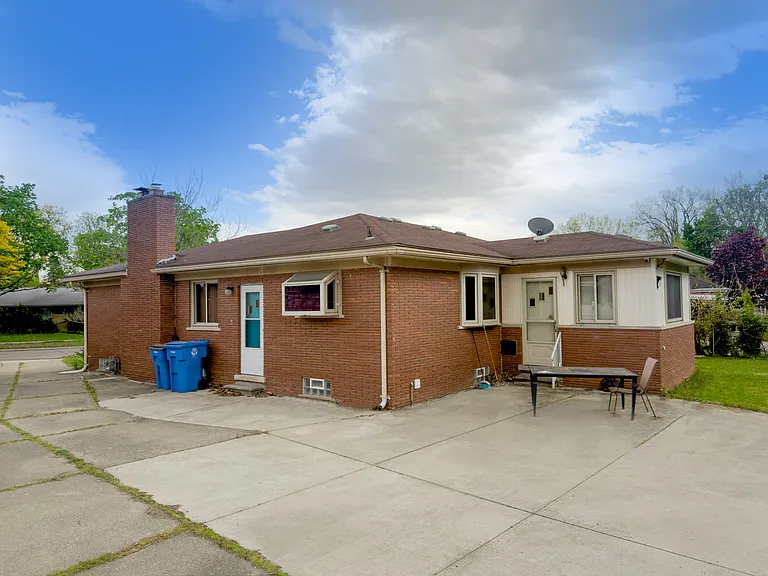 21233 Fairview Dr — Photo 3