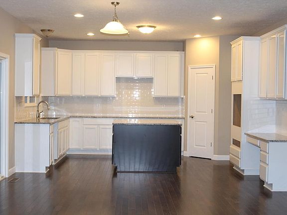 5th image of 4126 Freesia Dr
