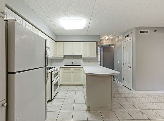 5th image of 720 Creekside Dr Unit 309