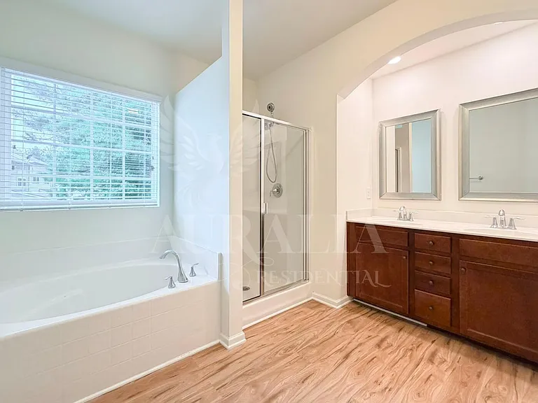 907 Saratoga Dr — Photo 14