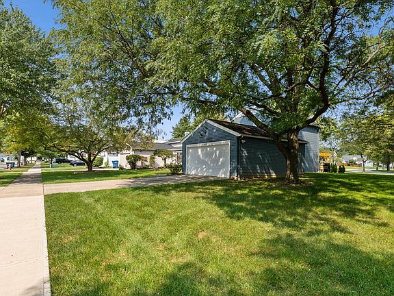 4th image of 8899 Holly Ln