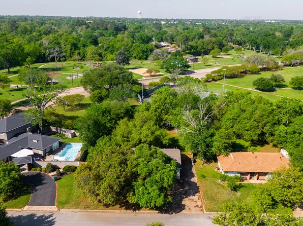 4004 Tanglewood Dr, Bryan, TX 77802