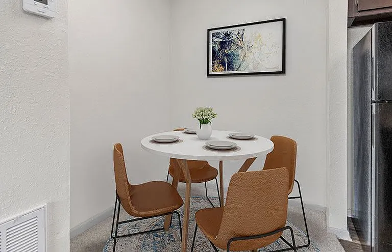 Hollytree Apartments — Photo 17