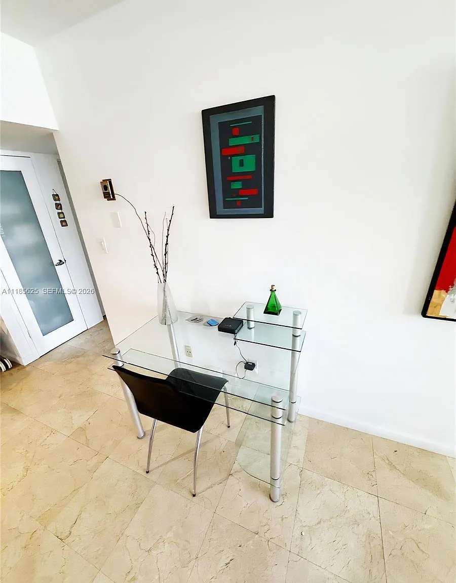 The Decoplage Condo — Photo 4