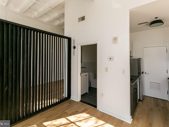 3rd image of 109 W Wildey St Unit 202