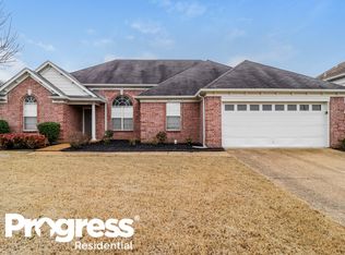 1236 Stable Run Dr, Cordova, TN 38018