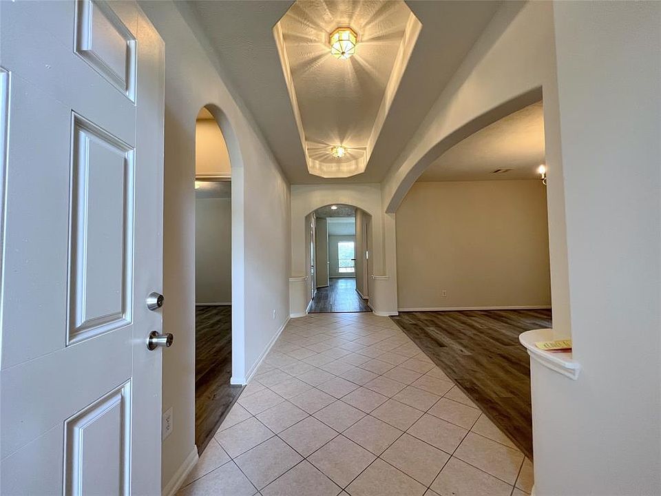 1st image of 25615 Lockspur Dr