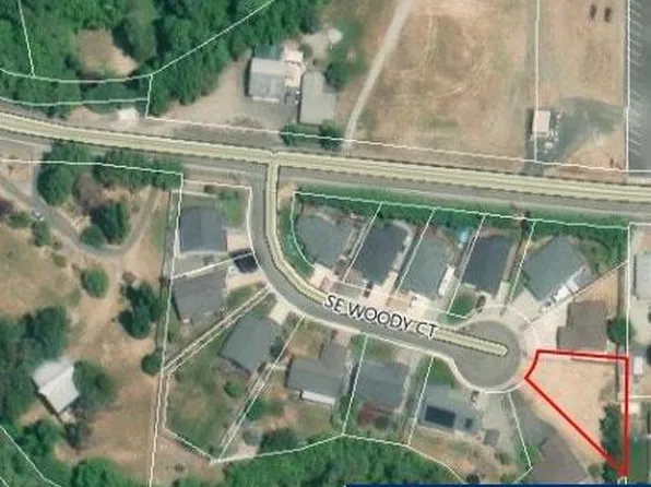 480 SE Woody Ct, Myrtle Creek, OR 97457