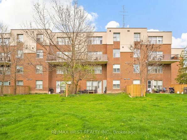 1055 Forestwood Dr #101, Mississauga, ON L5C 2T8