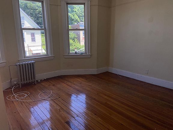 3rd image of 137 Beech St APT 3R