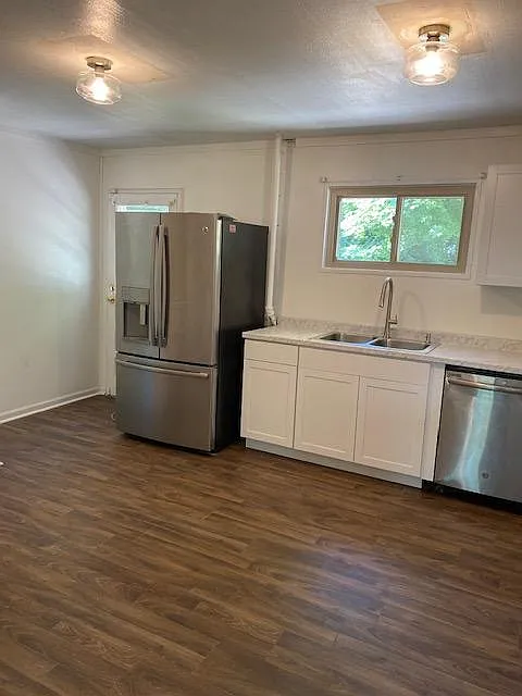 3 bed, 1212 sqft, $1,700 — Photo 3