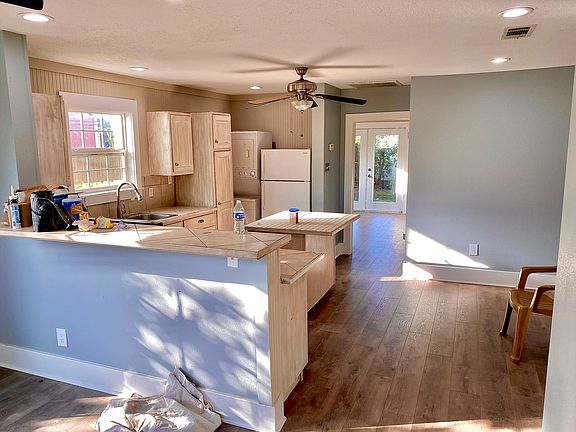 5th image of 506 W Humble St
