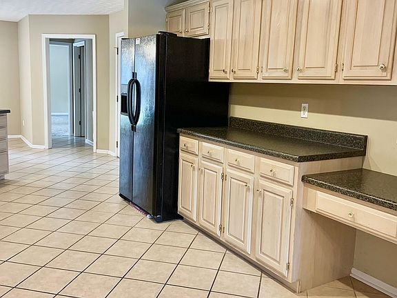 3rd image of 2829 Edward Dr