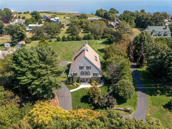 28 Lighthouse Ln, Warwick, RI 02889