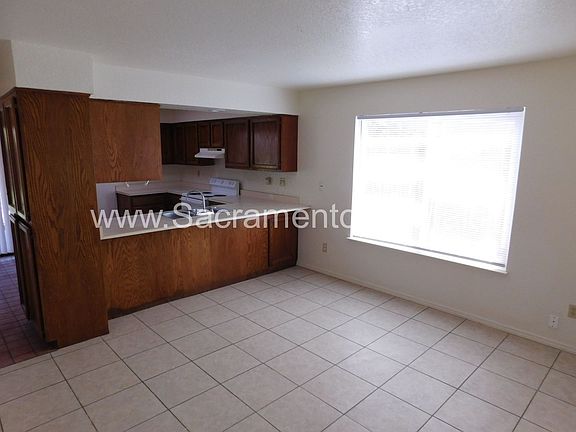 4th image of 8475 Carlin Ave