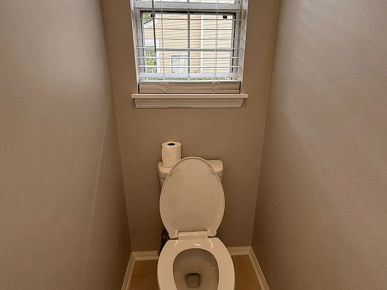 1715 Crystal Lake Dr — Photo 24