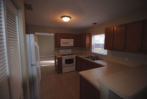 4th image of 1632 Fern Forest Pl