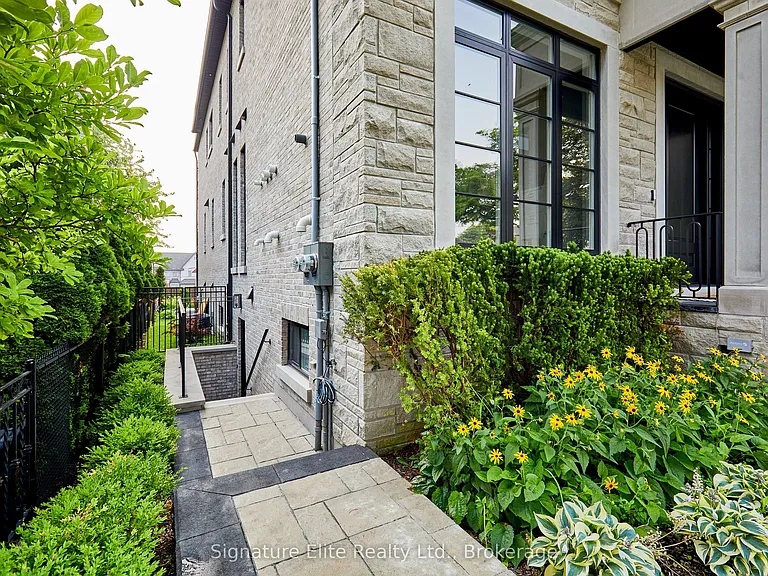 30 Amesbury Dr #2 — Photo 26