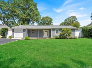 61 Brookhaven Dr, Rocky Point, NY 11778