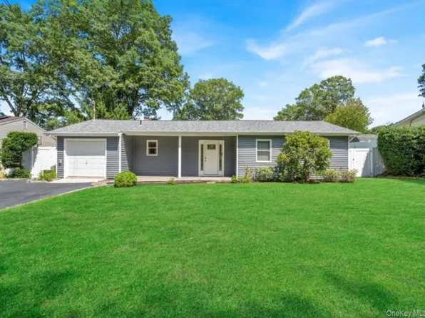 61 Brookhaven Dr, Rocky Point, NY 11778