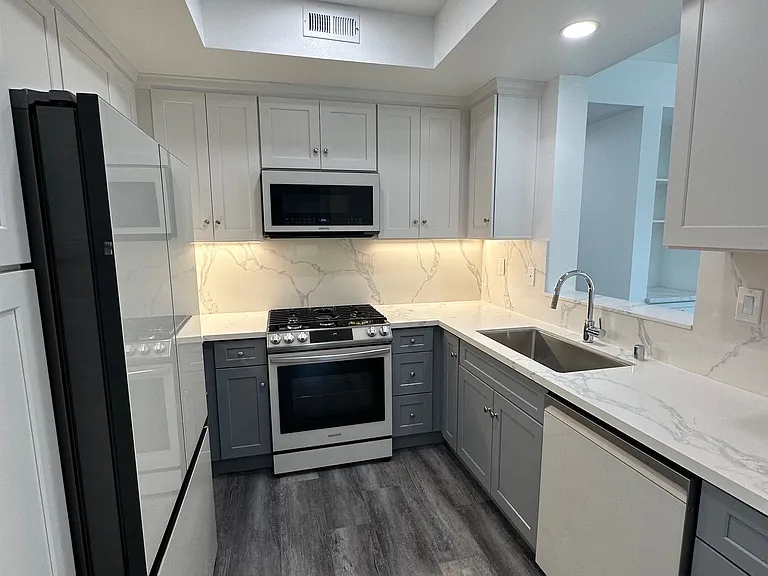 3100 Puesta Del Sol Ct #201 — Photo 19