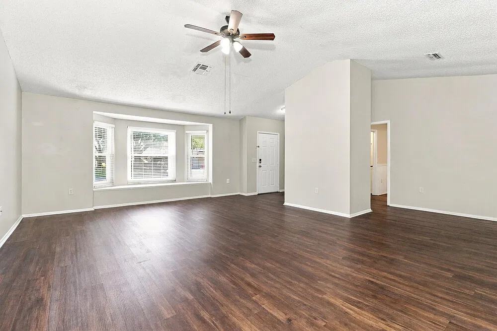 3 bed, 2.0 bath, 1510 sqft, $1,975 — Photo 4
