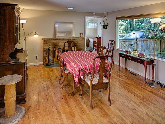5th image of 849 NE 195th St