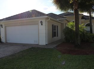 2213 Heydon Cir W, Naples, FL 34120