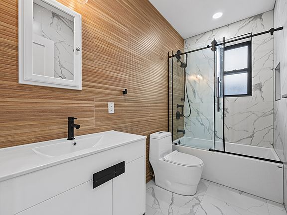 4th image of 68 E 43rd St #2B