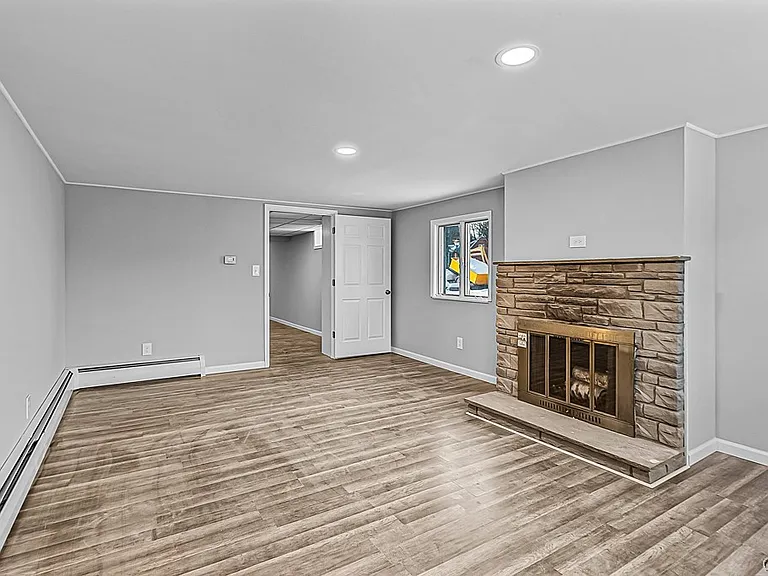 11 Winmar Cres — Photo 28