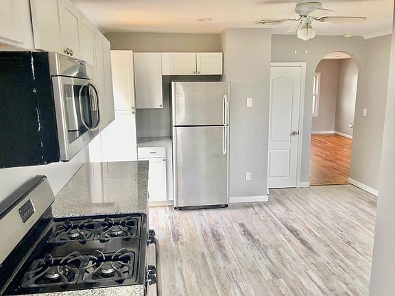 2nd image of 158 Bradford St #2
