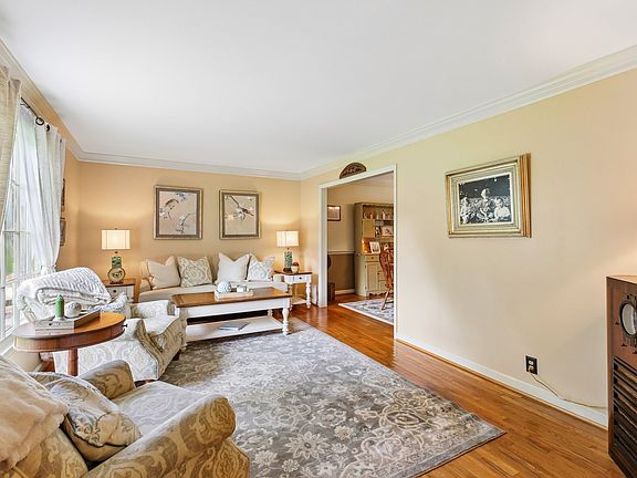 4th image of 178 Meadowlake Dr