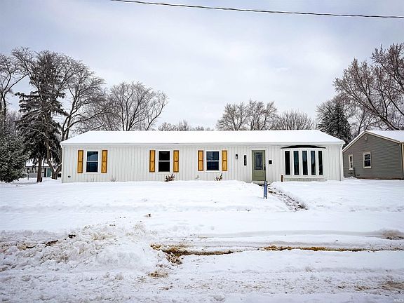3rd image of 1839 Renfrew Dr