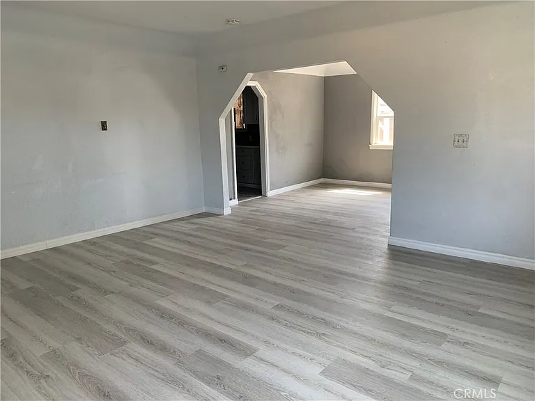 1432 W 9th St — Photo 5