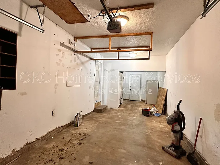 1617 N Christine Dr — Photo 26