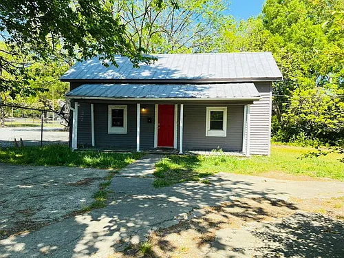 318 Cemetery Dr Photo 1
