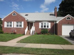 33 Clark St, Holyoke, MA 01040