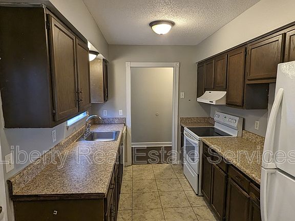 3rd image of 901 Olmstead Dr APT 16B