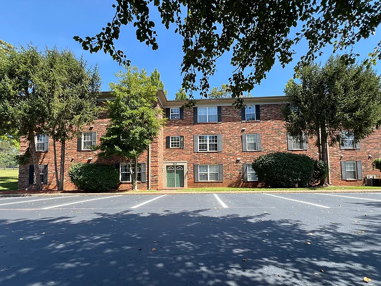 Countrybrook Apartments — Photo 79